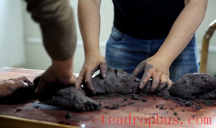 Can a broken Yixing clay teapot be ground into powder and remade into clay?-12