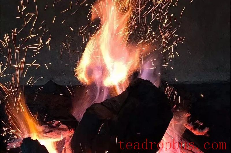 Wuyi Rock Tea's Masterful Traditional Charcoal Baking Technique-1