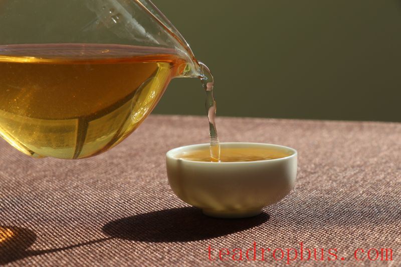 Puer Tea Cake Preparation and Brewing Tips-3