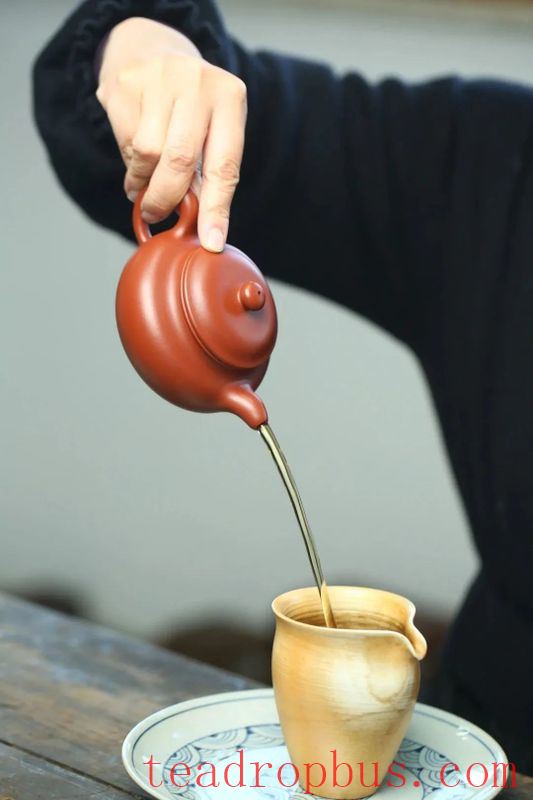 Scalding a Purple Clay Pot Before Tea: What Are the Purposes Beyond Warming the Cup?-1