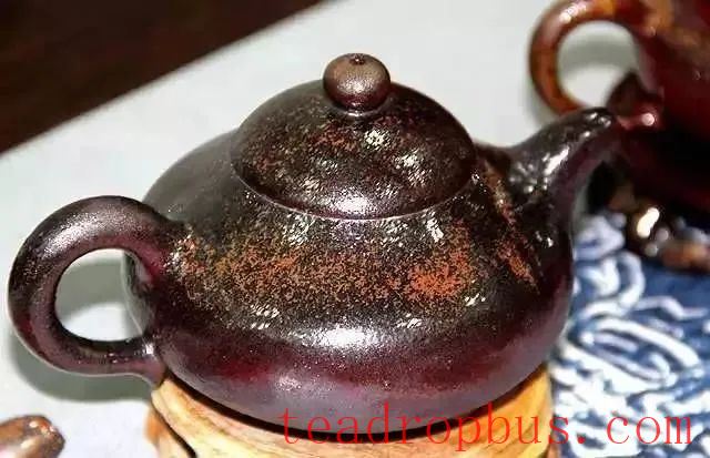Why are Wood-Fired Kilns Pricy? What Characteristics do Wood-Fired Tea Utensils Possess?-3