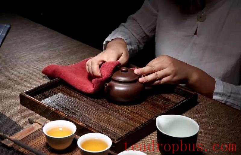 What Should You Pay Attention to When Maintaining a Purple Clay Teapot in Winter?-4