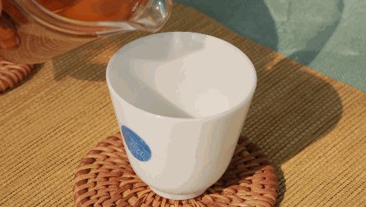 Why does the type of water make such a big difference in tea?-4