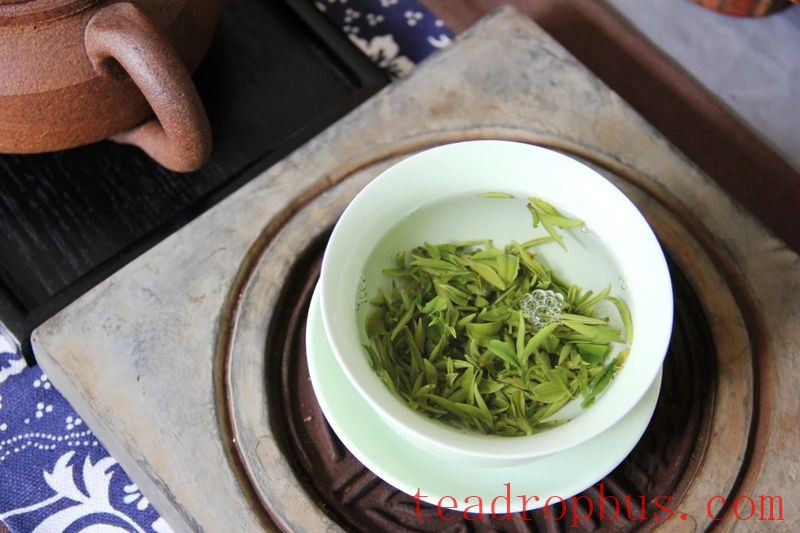 I must say, the fragrance of green tea brewed in a gaiwan far exceeds that of a glass cup!-11