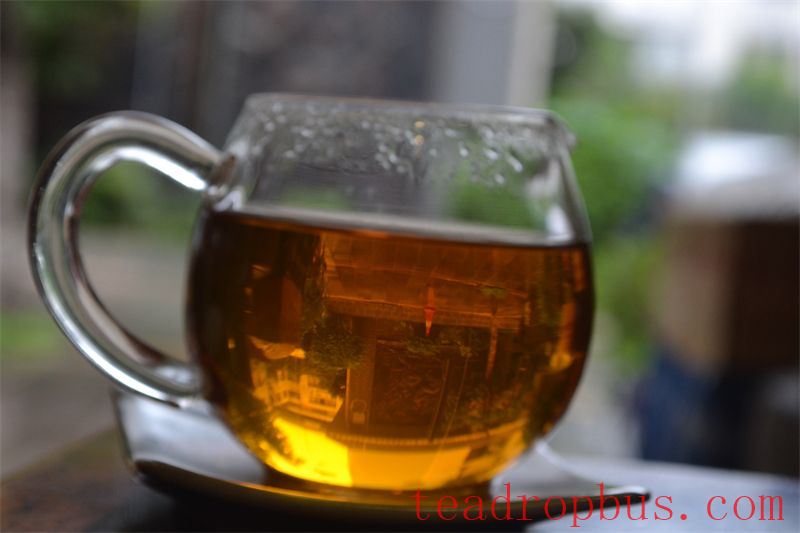 A Courtyard for Tea, A Pot of Serenity-1