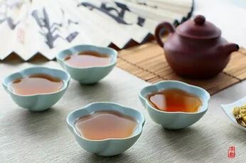 The Wrong Container Wastes the Tea!-1