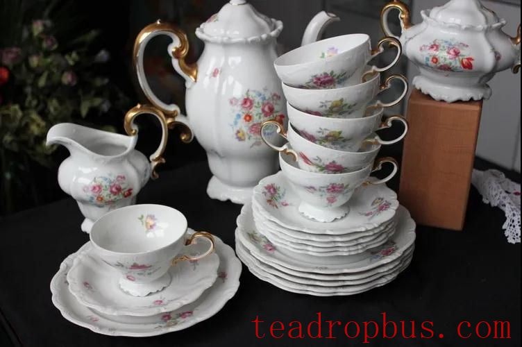 The Appearance of Early Teapots in Europe-4