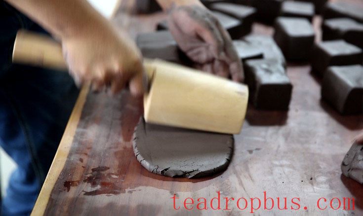 Can a broken Yixing clay teapot be ground into powder and remade into clay?-14