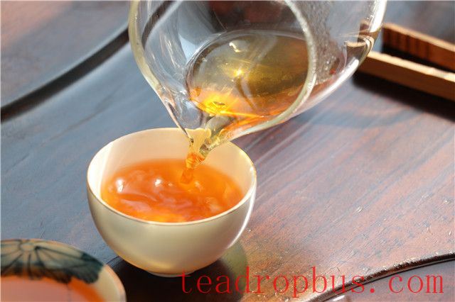 The Benefits and Drawbacks of Regular Dian Hong Black Tea Consumption-4