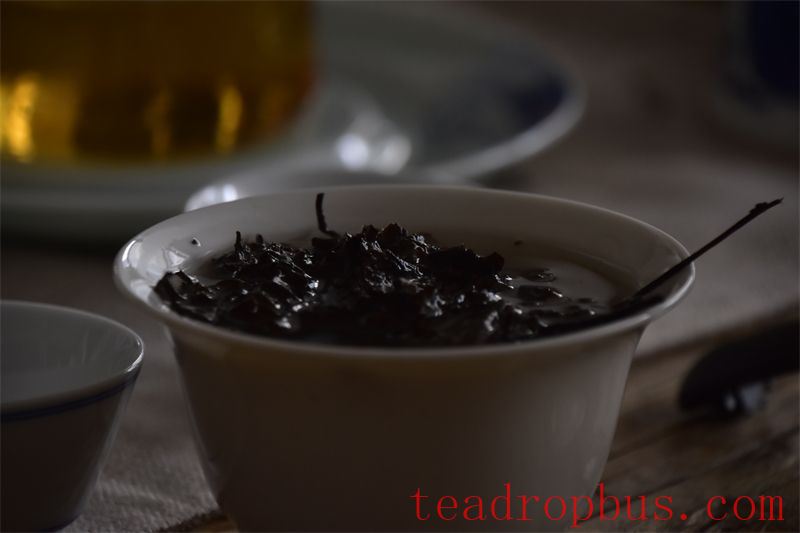 Not Waking the Tea Before Brewing Dark Tea Can Ruin a Fine Tea-2