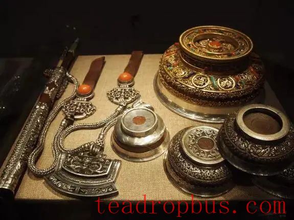 Mongolian Tea Ware with Primitive Characteristics-1