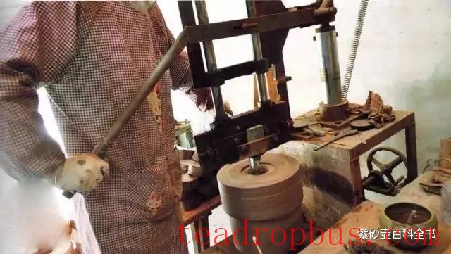 The Craftsmanship of Purple Clay Pots: Does It Reflect the Quality of the Clay?-3