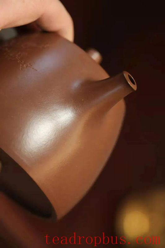 Selecting a Purple Clay Teapot: What Makes Good Spout Drainage?-4