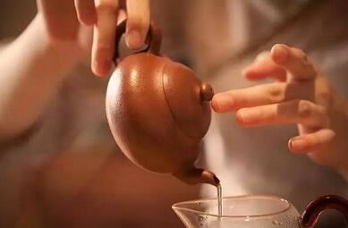 Do you know how to choose, brew with, nurture, and clean a teapot in winter?-3