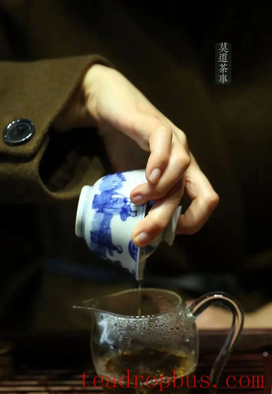 Enjoy the Present Moment Alone, Releasing Yourself in Tea with Full Focus-1
