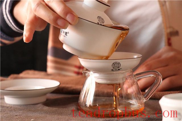 Suitable Water Temperature for Brewing Aged Pu'er Tea-3