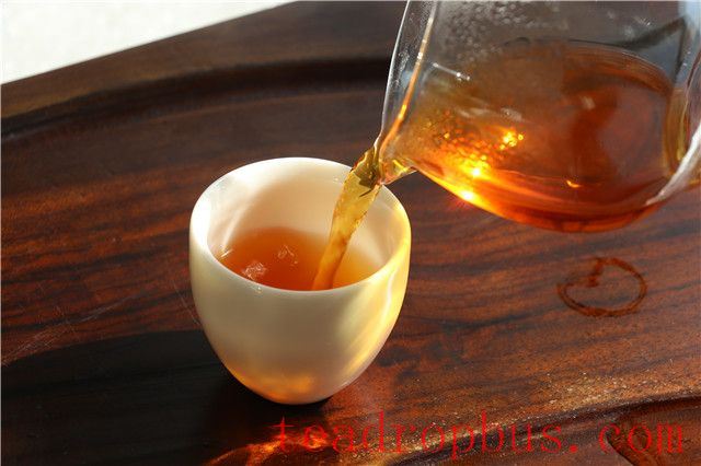 The Benefits and Drawbacks of Regular Dian Hong Black Tea Consumption-3