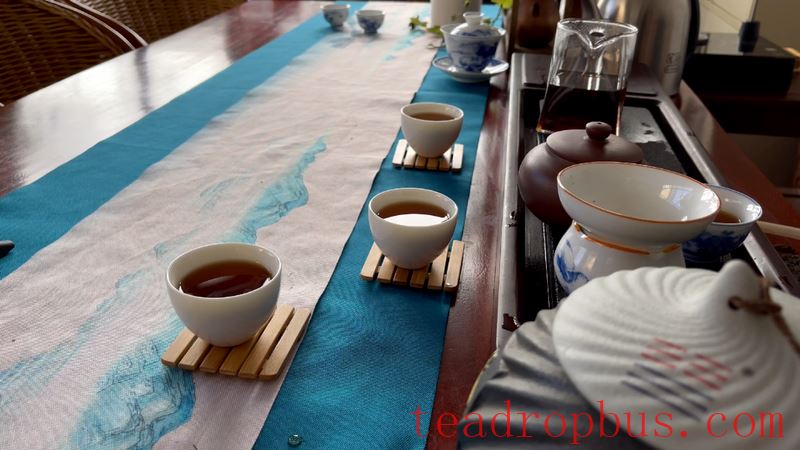 What is the Suitable Water Temperature for Brewing Pu'er Tea?-3