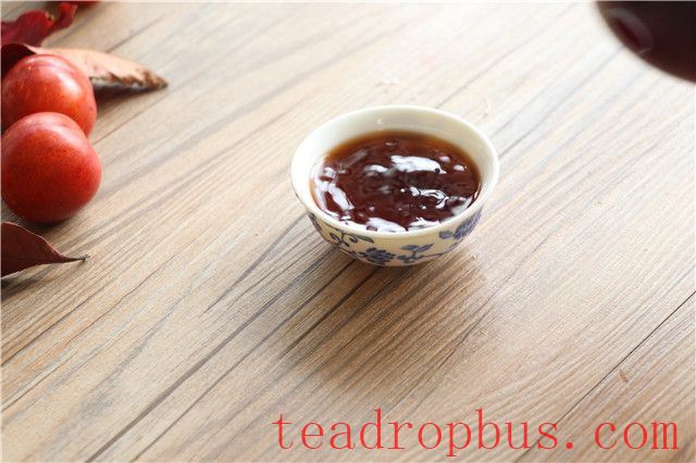 How Many Steeps Can Aged Pu'er Tea Typically Withstand?-1