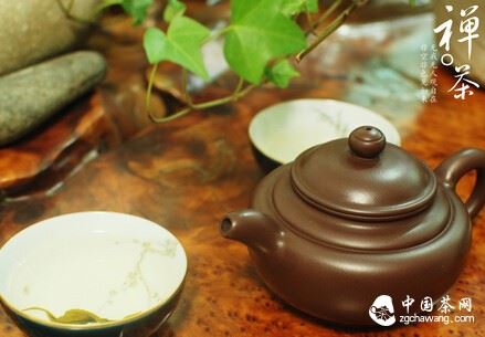 Nourishing a Purple Clay Teapot-1