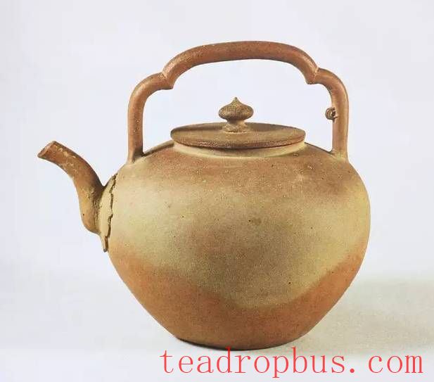 What did the earliest purple clay teapot look like?-3