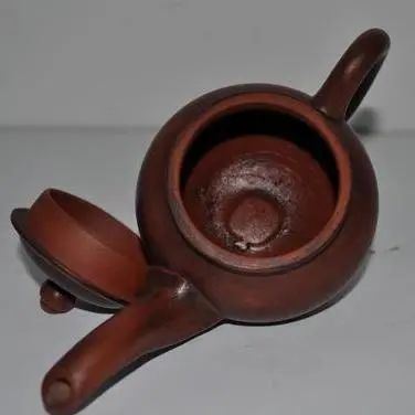 Is it better for a purple clay teapot to retain water or not?-14