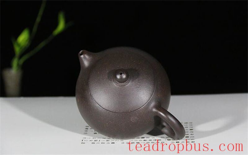 How to Properly Polish a Purple Clay Teapot for the Perfect Patina?-2