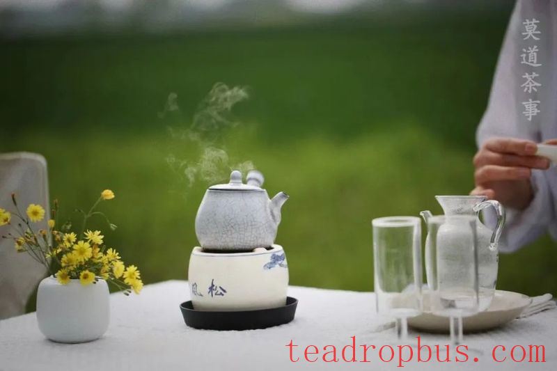 Let the fragrance of tea slow down the passage of time, and let worries fade with the tea in your cup.-3