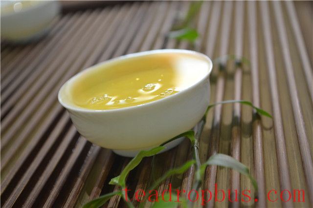 Raise a Cup of Clear Tea, Let the Subtle Aroma Wash Away the Dust-1