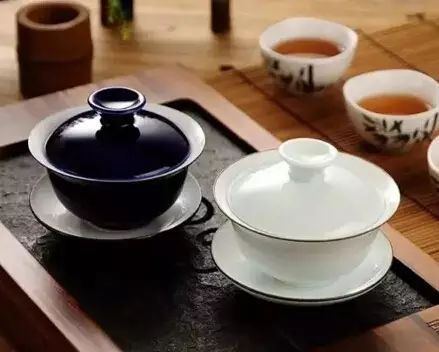 Brewing Tea: How to Use a Gaiwan Without Burning Your Hands?-1-ChinaTeaGuru: Exploring Chinese Tea Culture and Kung Fu Tea - Tea Art, Tea Ceremony, Tea Knowledge Brewing Tea: How to Use a Gaiwan Without Burning Your Hands?-1