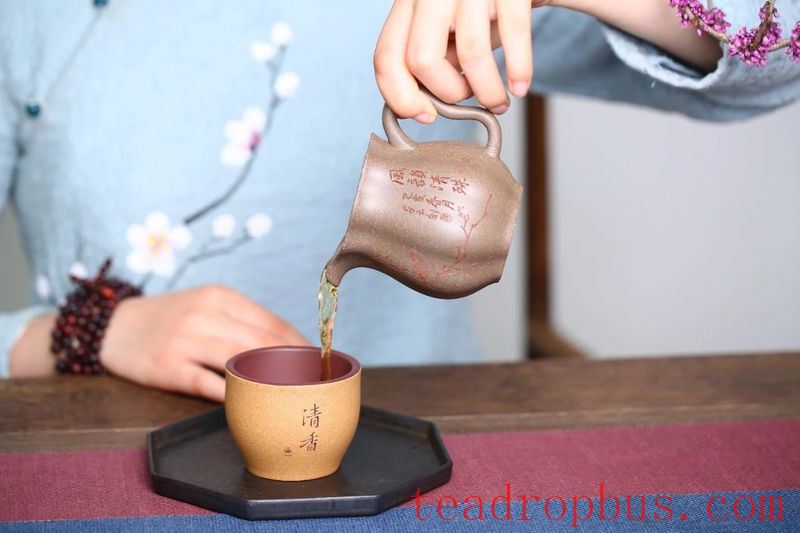 What Items Do Connoisseurs Have on Their Tea Tables?-2