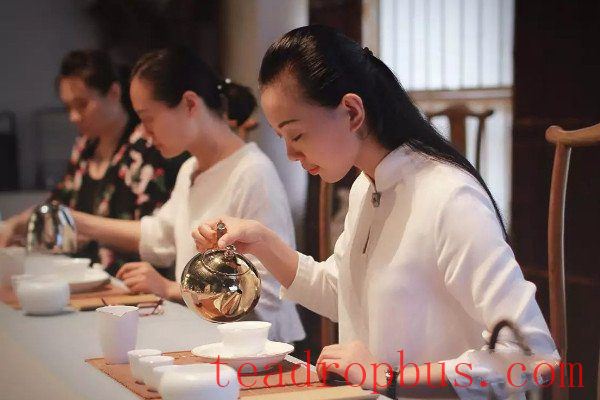 The Etiquette of Brewing Tea: A Journey from Leaf to Cup-1