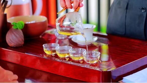 Mengku People's Court: The “Maple” Breeze Refreshes the Green Hills of the Tea Village; Justice Nurtures the People and Builds Peace-8