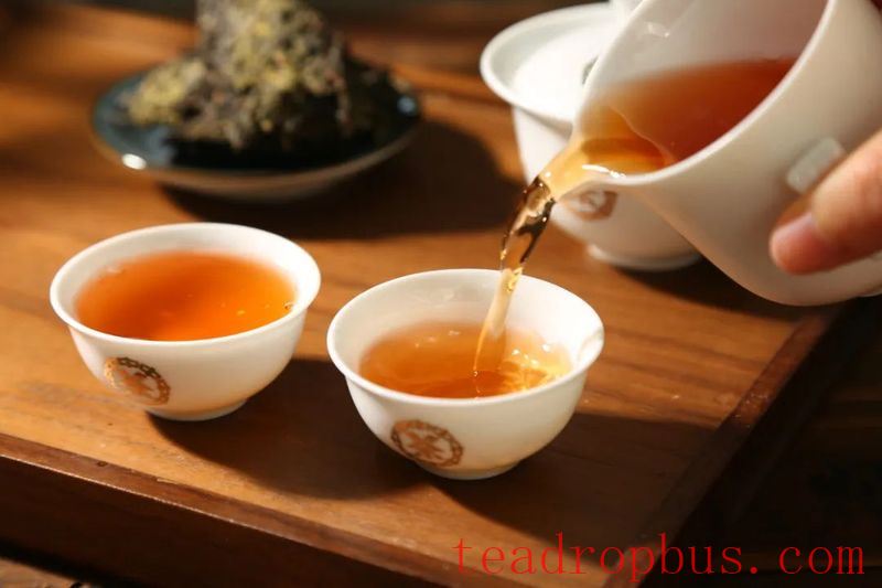 Why Drink Hot Tea When the Weather Gets Hotter?-2