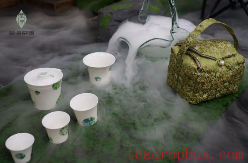 Waiting with Sincerity, for Someone to Brew Tea for Me-2