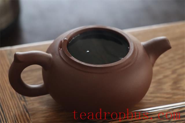 Does the Shape of a Purple Clay Teapot Affect Tea Brewing?-1