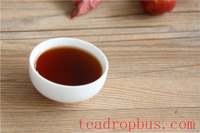 How Many Steeps Can Aged Pu'er Tea Typically Withstand?-3