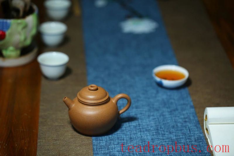 Viewing a Teapot as a Person: How to Determine if a Purple Clay Teapot has Proper “Facial Features”?-4