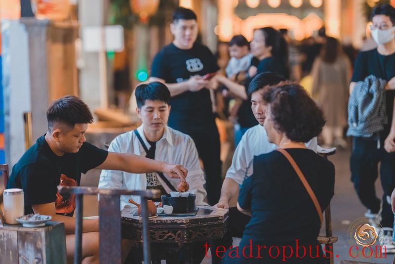 Chaozhou Handmade Red Clay Teapots: A Different Perspective on the 