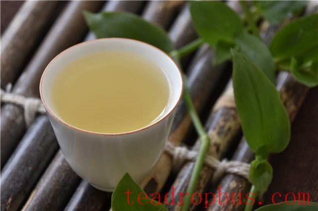 The Depth of Life Seen in the Simple Clarity of Tea-1