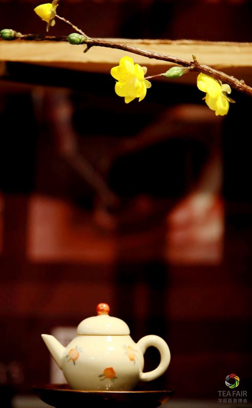 Frost's Descent: As Autumn's Gloom Brings Frost, Warm Up with Tea and Welcome Winter!-1