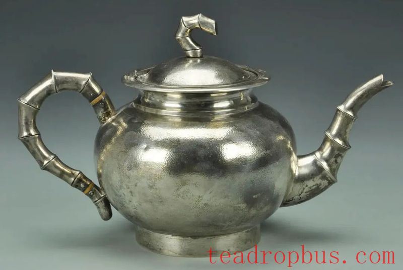 Tea Stains May Be Harmless, but It's Best to Clean Your Teapot Anyway-4