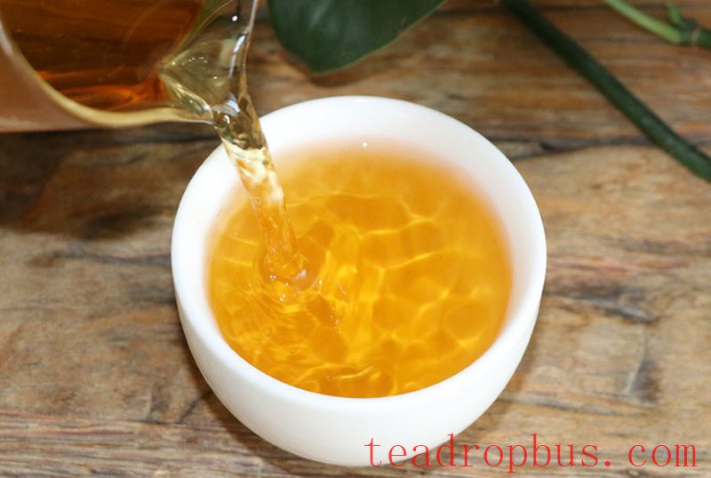 How to Brew Yunnan Golden Needle Black Tea-2